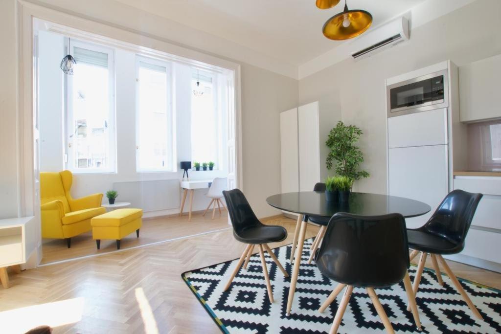 Apartament Megszunik - The Lullaby - Nr 1 Budapeszt
