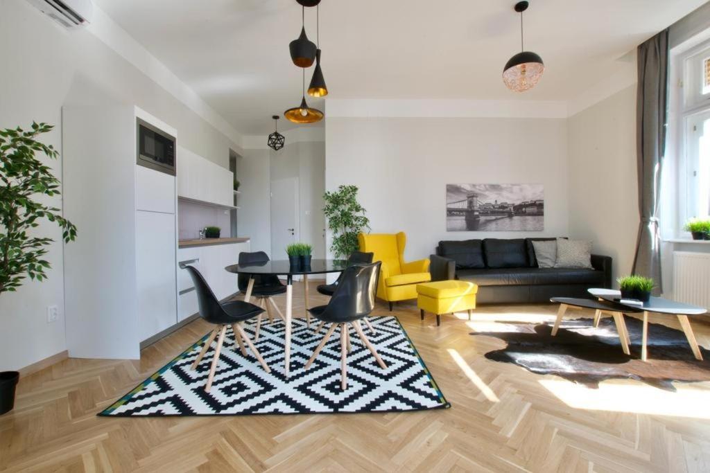 Appartement Megszunik - The Lullaby - Nr 1 *
